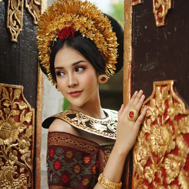 6 Potret Anya Geralding Pakai Baju Pengantin Bali, Bikin Netizen Iseng
