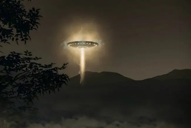 Ternyata, ada beberapa nama terkenal dalam sejarah yang pernah melaporkan penampakan UFO di masa lalu. (Sumber iStock via listverse.com)