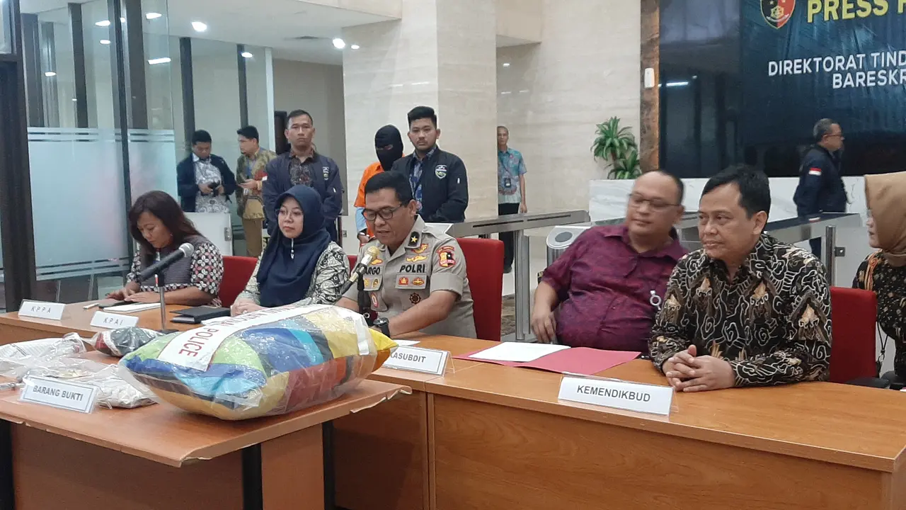 Bareskrim Polri membongkar kasus paedofil anak