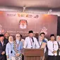 Pasangan calon gubernur dan wakil gubernur Lampung, Rahmat Mirzani Djausal - Jihan Nurlela usai menyerahkan berkas pendaftaran Pilkada 2024 di KPU Lampung. Foto : (Liputan6.com/Ardi).