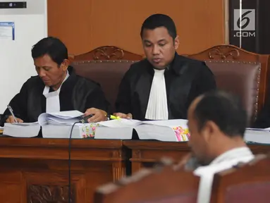 Terdakwa kasus dugaan penyebaran berita bohong atau hoaks Ratna Sarumpaet mendengarkan keterangan saksi dalam sidang lanjutan di PN Jakarta Selatan, Kamis (25/4). Sidang tersebut dengan agenda pemeriksaan saksi ahli yang dihadirkan oleh Jaksa Penuntut Umum (JPU). (Liputan6.com/Herman Zakharia)