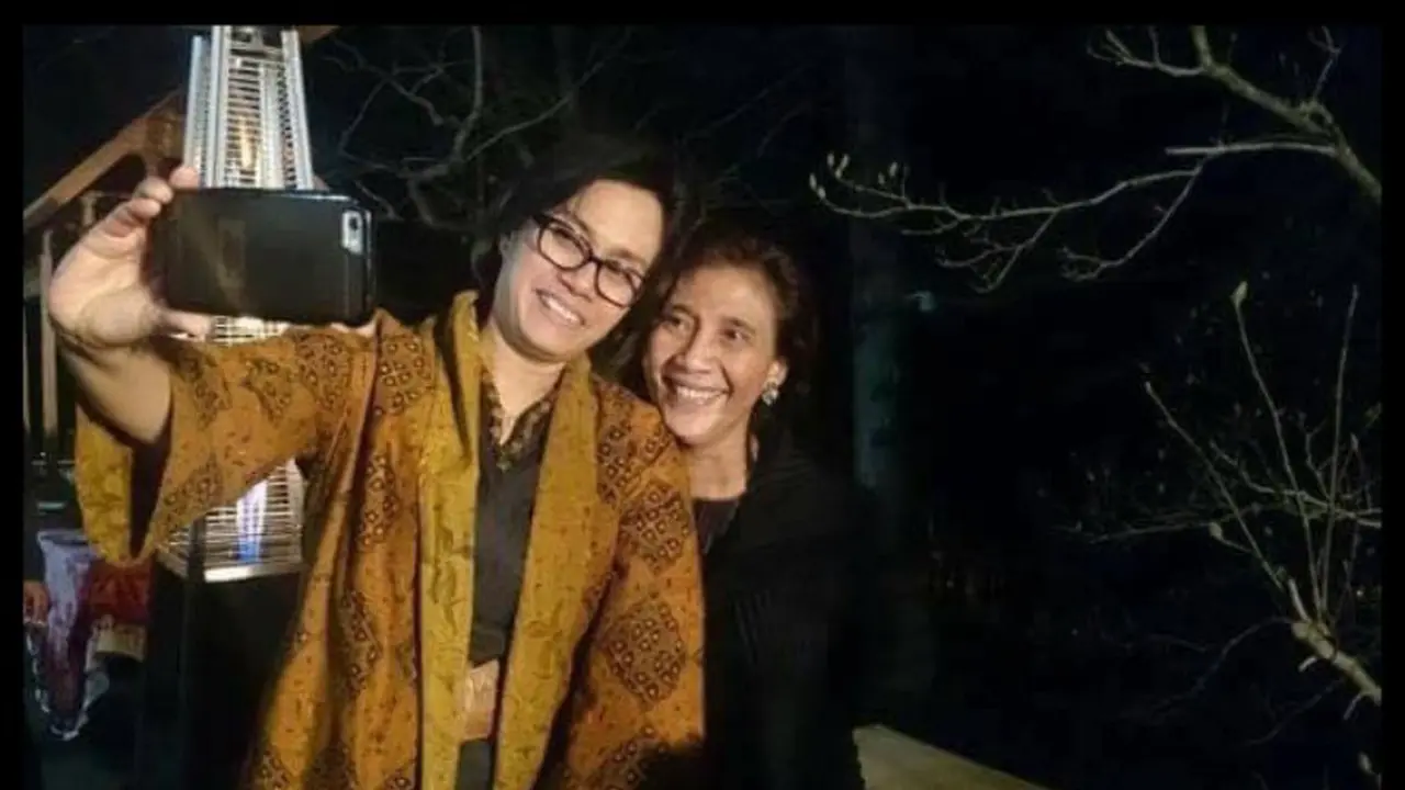 Selfie Susi Pudjiastuti dan Sri Mulyani