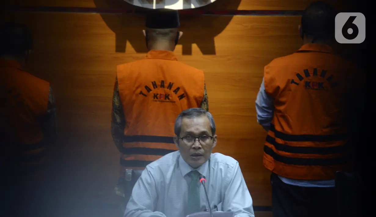 Wakil Ketua KPK Alexander Marwata menyampaikan keterangan terkait penahanan mantan pimpinan DPRD Jambi di Gedung KPK, Jakarta, Selasa (23/6/2020). KPK menahan Cornelis Buston, AR Syahbandar, dan Chumaidi Zaidi terkait dugaan suap pengesahan RAPBD Provinsi Jambi Tahun 2018. (merdeka.com/Dwi Narwoko)