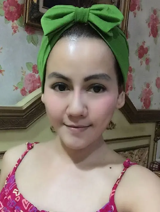 Meski sibuk dengan aktifitas di dunia entertainmen dan juga membagi perhatian untuk keluarga, Nita Talia masih sempat membalas komentar para penggemarnya di dunia maya. (Via Instagram/@nita.talia)