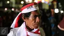 Seorang simpatisan memakai ikat kepala mendukung pasangan Ahok-Djarot saat acara pengambilan nomer urut Pasangan Calon Gubernur dan Wakil Gubernur Jakarta, di JIEXPO, Kemayoran,, Jakarta, Selasa (25/10). (Liputan6.com/Johan Tallo)