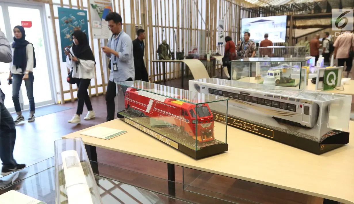 Suasana pameran Paviliun Indonesia yang digelar saat pertemuan IMF-Bank Dunia di Bali, Senin (8/10). Paviliun Indonesia juga menampilkan kerajinan tangan khas Tanah Air, termasuk batik. (Liputan6.com/Angga Yuniar)