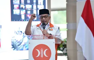Presiden PKS Ahmad Syaikhu di aula DPTP PKS, Jakarta, Minggu (7/4/2024). (Liputan6.com/Delvira Hutabarat)