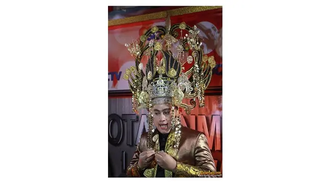 Gaya Busana Nassar Mirip Seperti Acara Met Gala Ini Bikin Senyum-senyum