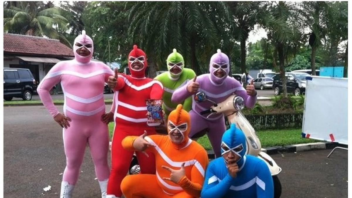 6 Potret Kocak Saat Cosplay Power Ranger ini Bikin Tepuk Jidat