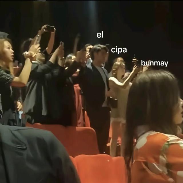 6 Potret Syifa Hadju Bertemu Maia Estianty di Gala Premiere Film Dokumenter Rossa