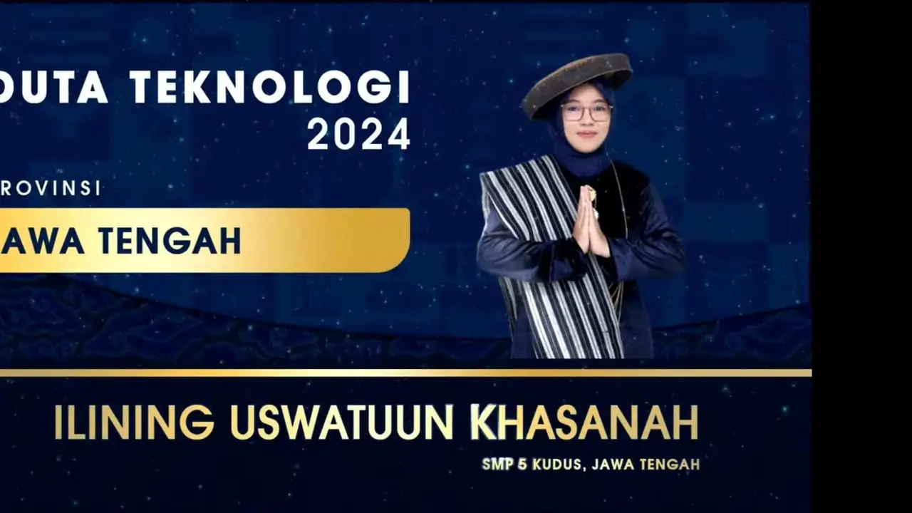 Ilining Uswatuun Khasanah guru SMP Negeri 5 Kudus ditahbiskan sebagai Duta Teknologi 2024 oleh Kemendikbudristek bersamaan Hari Guru Nasional. (istimewa)
