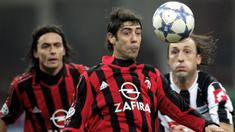 Dalam beberapa dekade terakhir invasi para pesepak bola asal Portugal ke liga-liga top Eropa, termasuk Serie A Liga Italia telah menunjukkan grafik yang meningkat. Beberapa pemain bahkan mampu mengangkat prestise klub yang diperkuatnya di Serie Liga Italia dengan skill berkelasnya hingga mampu bertahan lama sebagai andalan klub. Seperti 5 pemain berikut ini yang masuk dalam daftar 5 besar pesepak bola Portugal dengan jumlah penampilan terbanyak di Serie A Liga Italia hingga kini. (AFP/Filippo Monteforte)