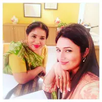 Pemain film Mohabbatein, Neeru Agarwal (kiri) (Instagram: @divyankatripathidahiya)