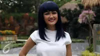 Masyarakat Datang Menyemut di Dekat Liang Lahat Julia Perez