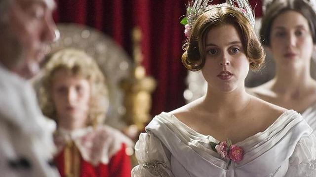 Putri Beatrice berperan sebagai Ratu Victoria Emily Blunt di film The Young Victoria. (Foto: royalty.fandom.com)