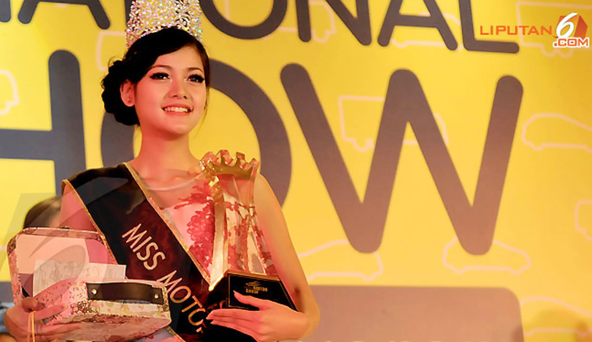 Ini Sosok Cantik Miss Motor Show 2013 Foto