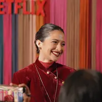 Melalui kampanye Oriflame "Reach Your Happy Place", Putri Marino mengajak masyarakat merayakan berbagai bentuk kebahagiaan. [@putrimarino]