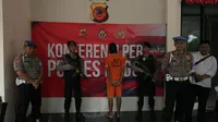 Pelaku sodomi pun mengakui perbuatannya saat ditangkap anggota Polsek Babakanmadang beberapa hari lalu. (Liputan6.com/Achmad Sudarno)