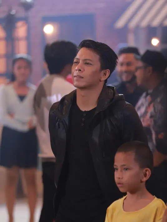 Nuansa keakraban antar para vokalis band Ariel (NOAH), Giring (Nidji), Momo (Geisha) dan Rian (d'Masiv) yang bernaung di label Musica Studios dengan musisi legendaris Iwan Fals memang terlihat sangat menyatu. (Galih W. Satria/Bintang.com)