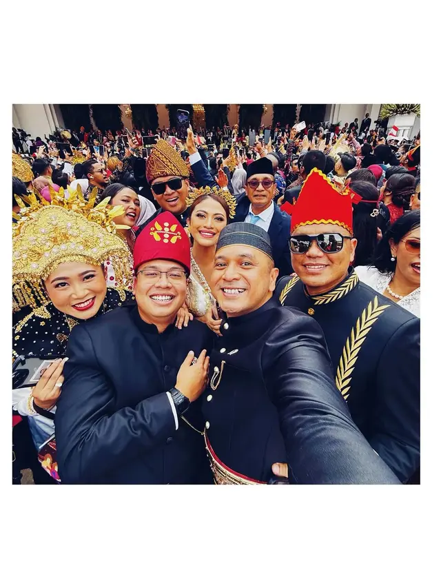 5 Potret Artis di Upacara Penurunan Bendera HUT ke-80 RI di Istana Merdeka
