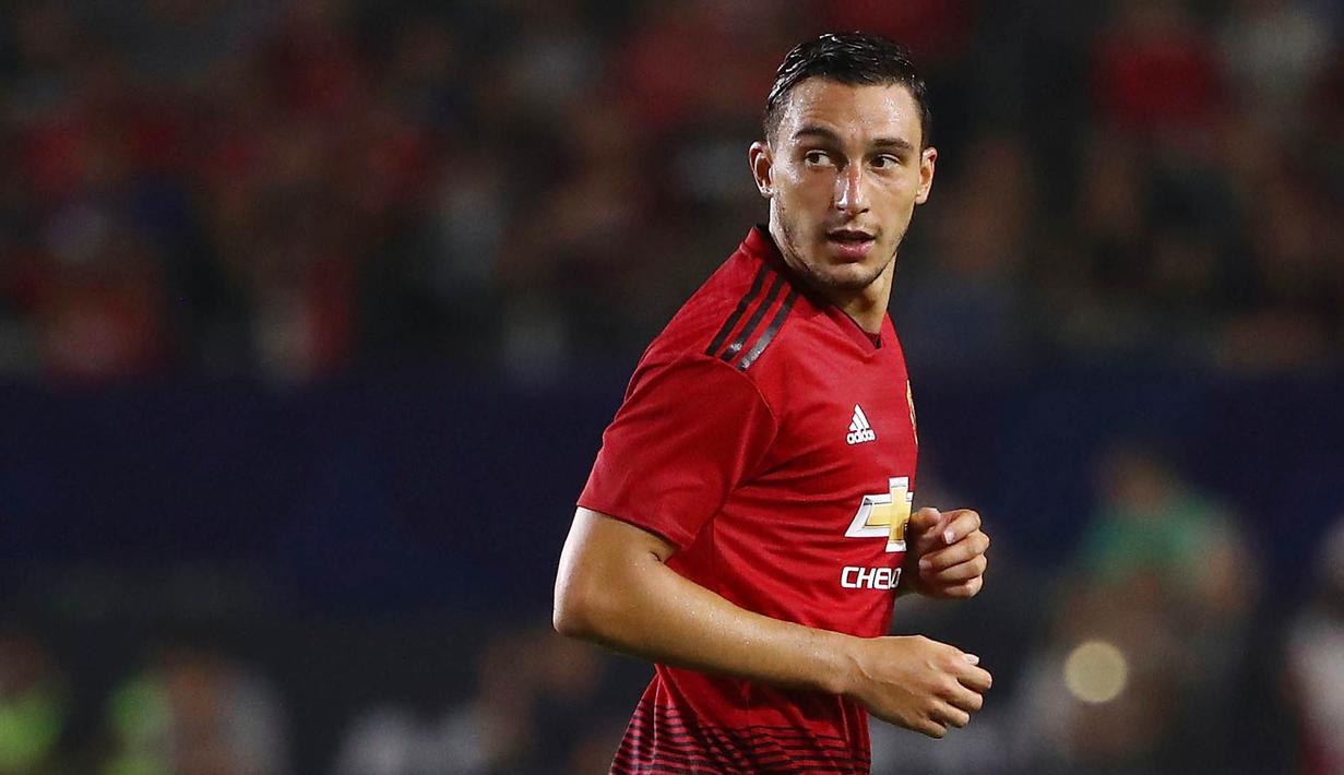 3. Matteo Darmian - Pria Italia ini juga bisa meninggalkan Old Trafford secara gratis pada bursa transfer musim panas mendatang. Banyaknya stok bek kanan membuatnya sulit dipertahankan Setan Merah. (AFP/Victor Decolongon)