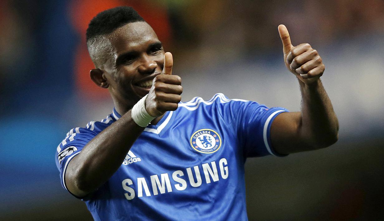Samuel Eto'o berlabuh ke Chelsea pada musim panas 2013 dengan status bebas transfer. Penyerang top asal Kamerun tersebut tercatat telah memainkan 35 pertandingan dengan mencetak 12 gol dan 7 assist. Eto'o kemudian hengkang ke Everton semusim berselang. (AFP/Adrian Dennis)