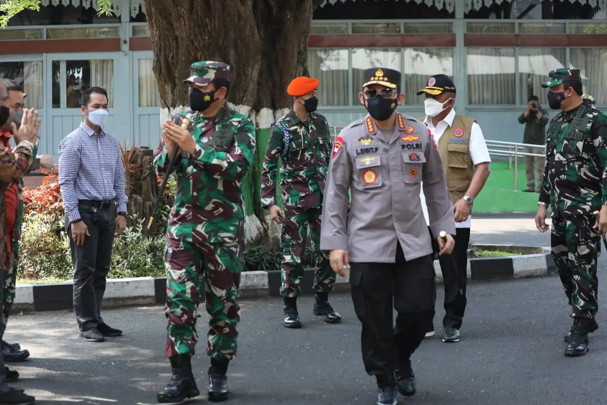 Kapolri Jenderal Pol Listyo Sigit Prabowo dan Panglima TNI Marsekal Hadi Tjahjanto saat bertandang ke Kabupaten Kudus