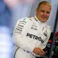 Pembalap Mercedes, Valtteri Bottas, meraih pole position GP Austria pada lanjutan F1 2017 di Sirkuit Red Bull Ring, Sabtu (8/7/2017). (AFP/Andrej Isakovic)