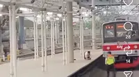 Pria Lompat ke Rel Stasiun Tanah Abang, KAI Ungkap Kronologinya