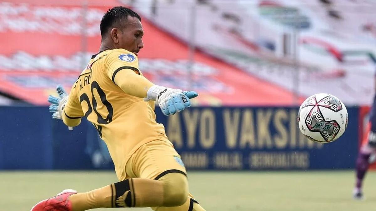 BRI Liga 1: Abdul Rohim, Palang Pintu Anyar Persela yang Bikin Persija ...