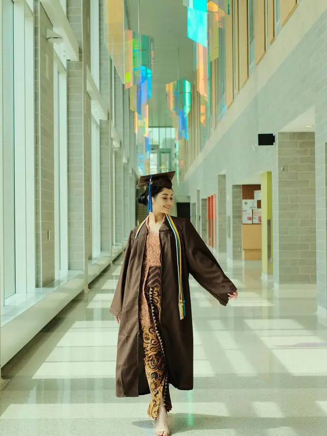 6 Potret Yoriko Angeline Resmi Lulus dari Western Michigan University, Tampil Menawan