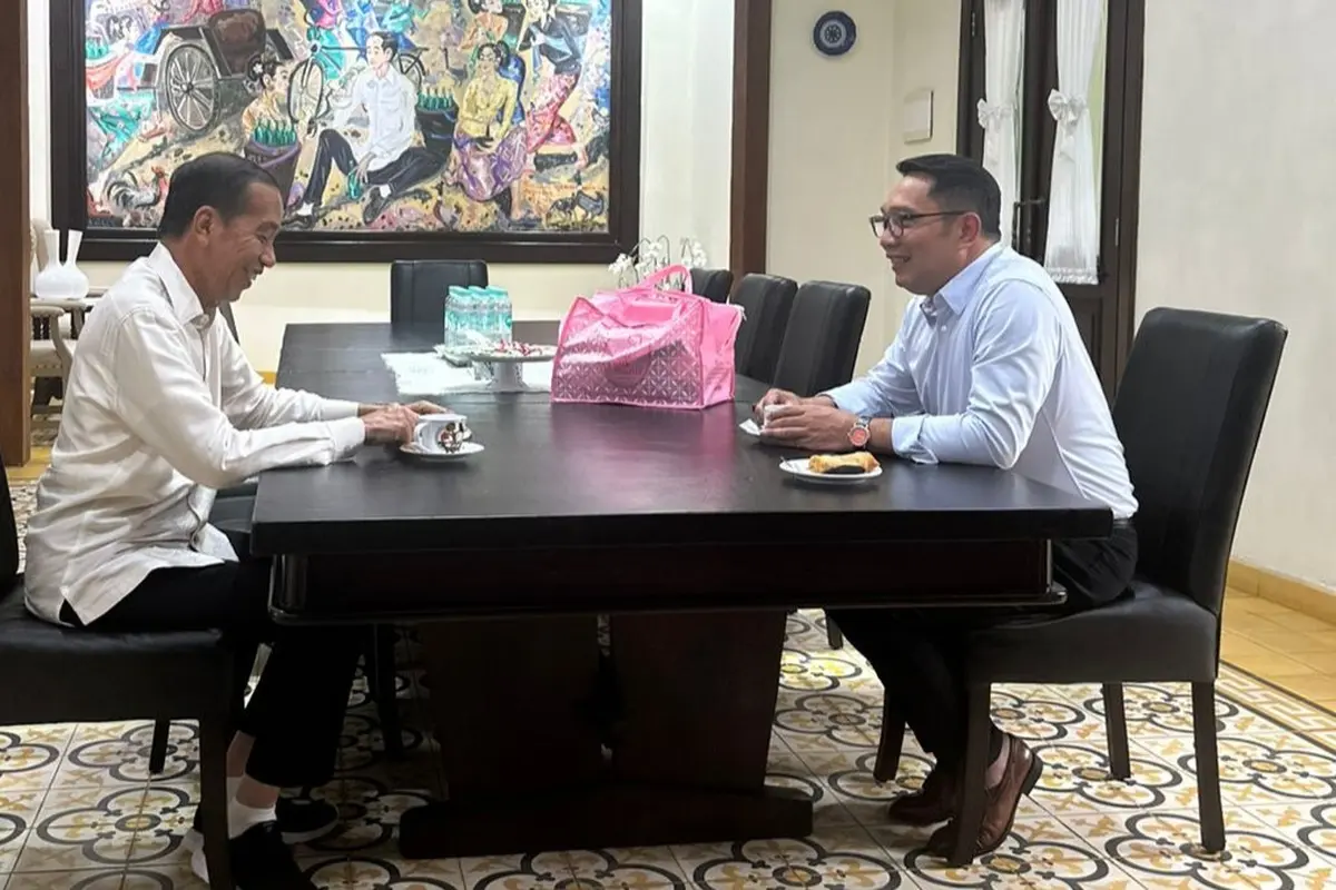 Calon Gubernur Jakarta Ridwan Kamil mendatangi Presiden ketujuh RI Joko Widodo atau Jokowi di Solo, Jawa Tengah, hari ini, Jumat (1/11/2024).
