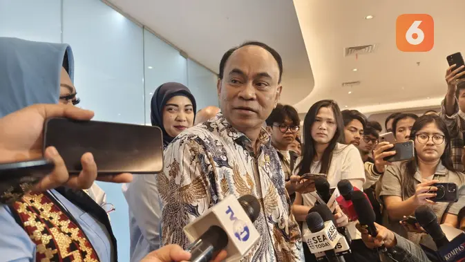 <p>Menkominfo Budi Arie Setiadi usai menemui Komunitas Kreativitas Perempuan Indonesia Maju, di Kantor Kominfo, membahas judi online, Kamis (1/8/2024).(Liputan6.com/Agustin Setyo Wardani).</p>