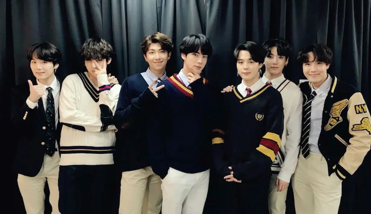 Jin yang merupakan personel paling tua di BTS mengaku jika ia merasakan pengaruh RM. Menurutnya, RM adalah sosok yang pengertian dan benar-benar paham dengan personel BTS. (Foto: soompi.com)