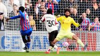 Eddie Nketiah dari Crystal Palace mencetak gol kedua timnya dalam laga Liga Premier Inggris antara Crystal Palace dan Liverpool di Selhurst Park, London selatan, Sabtu, 27 September 2025. (Jonathan Brady/PA via AP)