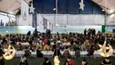 Sebuah badan amal di Suriah menyelenggarakan buka puasa bersama untuk lebih dari seribu anak. (Omar HAJ KADOUR/AFP)