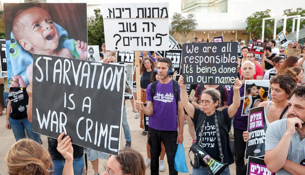 Mereka juga menuntut diakhirinya perang di Gaza dan menyoroti meningkatnya kelaparan di wilayah Palestina. (Jack GUEZ/AFP)