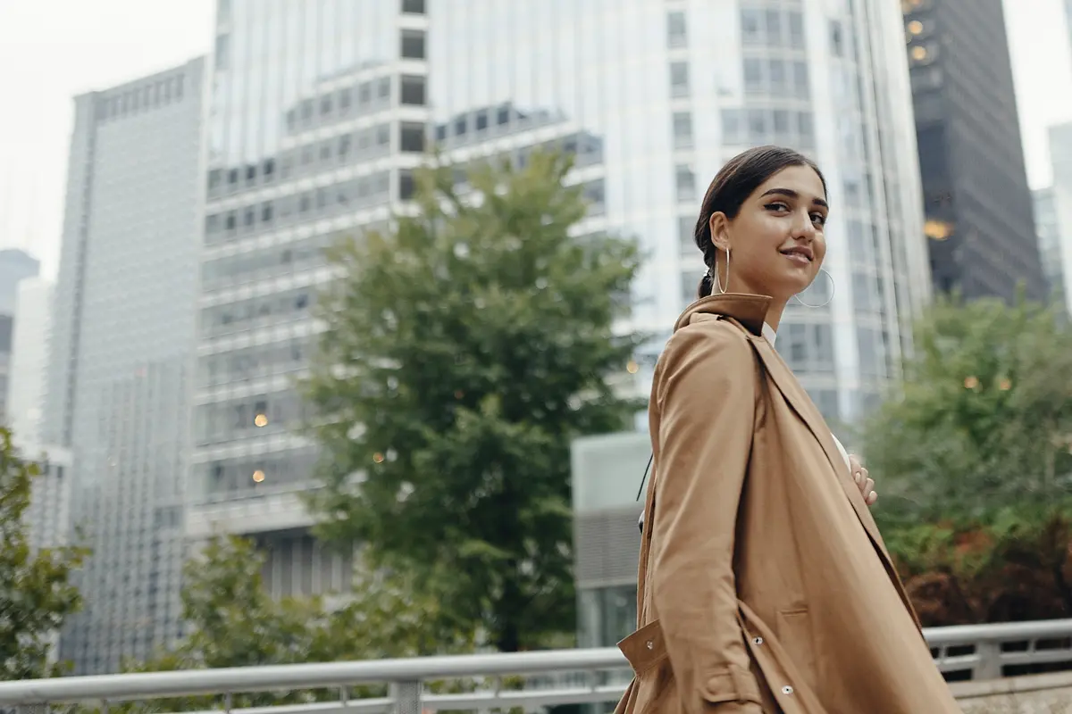 wanita juli skyscrapper