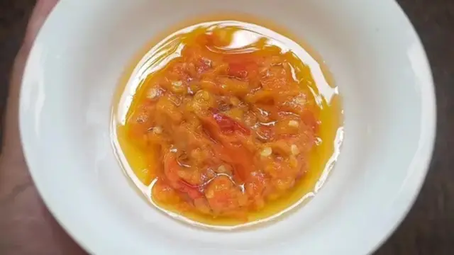 Resep sambal dadak telur asin. (dok. Cookpad @bintisae)
