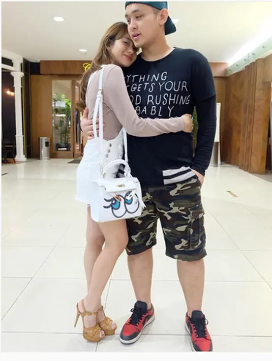 Mengenai konsep pernikahannya nanti, keduanya sepakat untuk mengusung tema internasional. Jadi bisa dinikmati oleh para tamu semua yang hadir. (dok. Instagram/gilangdirga)