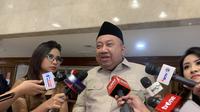 Wakil Ketua Komisi X DPR RI Lalu Hadrian Irfani mengaku tak tahu akan ada reshuffle terhadap Mendiktisaintek Satryo Soemantri Brodjonegoro. (Liputan6.com/Delvira Hutabarat)