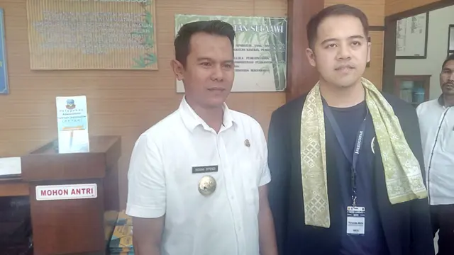 Fernando Mulia, Ketua Panitia Seed Unpar 2019 bersama Camat Selaawi Ridwan Effendi seusai penyambutan mahasiswa di Aula Selaawi, Garut