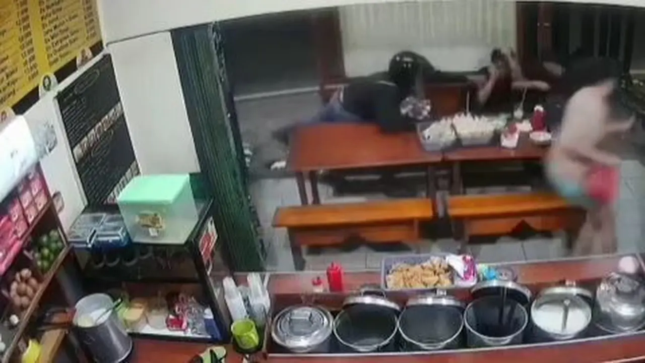 Tangkapan Layar Begal Sasar Warkop di Kemang Timur, Jakarta Selatan