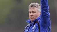 Pada 23 pertandingan bersama Chelsea, Guus Hiddink hanya menelan satu kali kekalahan. (AFP/Glyn Kirk)