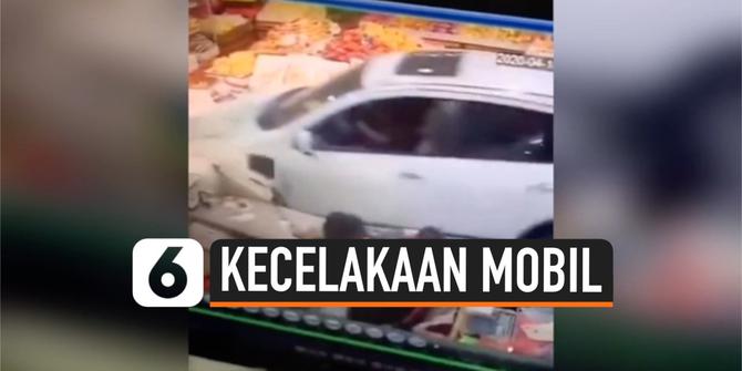 VIDEO: Salah Injak Pedal, Pengunjung Toko Buah Terseret Mobil Kencang