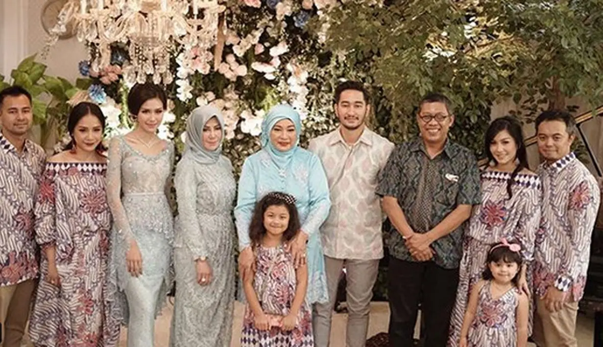 Amy Qanita bersyukur lantaran Syahnaz Sadiqah memilih Jeje sebagai suaminya, karena menurut Amy bahwa Jeje adalah sosok yang baik. Rencananya, pernikahan adik Raffi Ahmad ini akan berlangsung pada 21 April 2018 mendatang. (Instagram/amy_r_qanita)