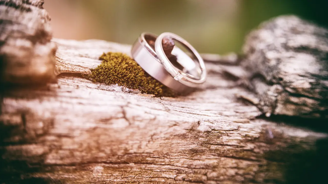Alasan Mayoritas Cincin Kawin Didesain Tak Neko-Neko