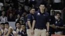 Pelatih Satria Muda Pertamina, Youbel Sondakh, saat melawan Pelita Jaya pada game kedua final IBL 2018 di Gor Soemantri Brojonegoro, Jakarta, Sabtu (21/4/2018). Pelita Jaya menang 94-78 atas Satria Muda. (Bola.com/M Iqbal Ichsan)