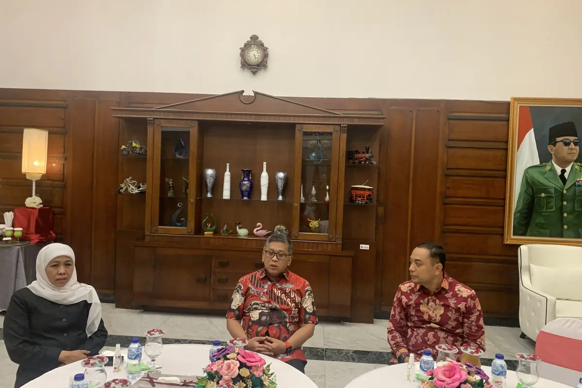 Pertemuan tertutup Khofifah Indar Parawansa, Hasto Kristiyanto, Eri Cahyadi