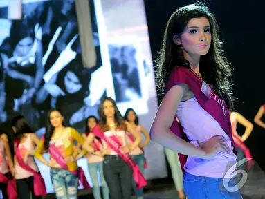 Finalis Micel 2014 melakukan gladi resik sebelum beraksi di malam Grand Final, Jakarta, Jumat (24/10/2014) (Liputan6.com/Faisal R Syam)